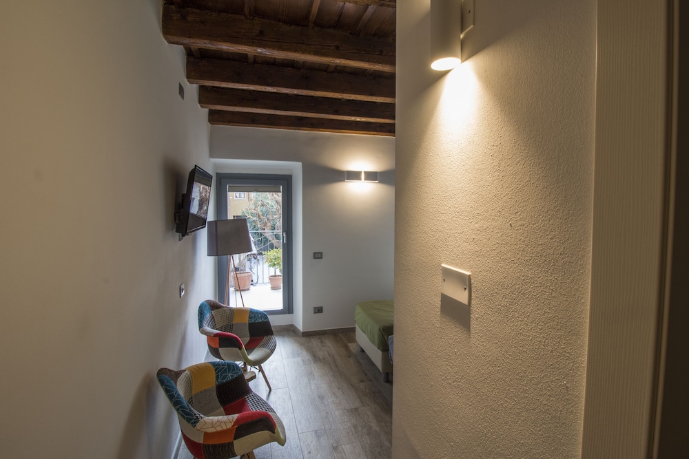 Double or Twin Room, Balcony (Blu)