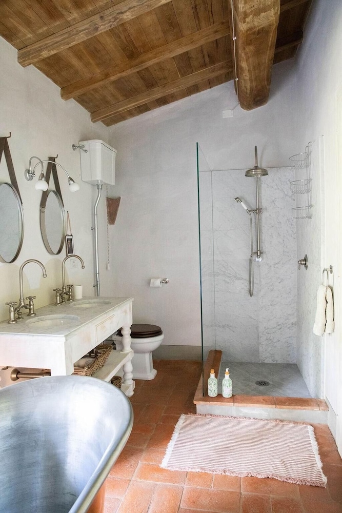 Villa photo 1