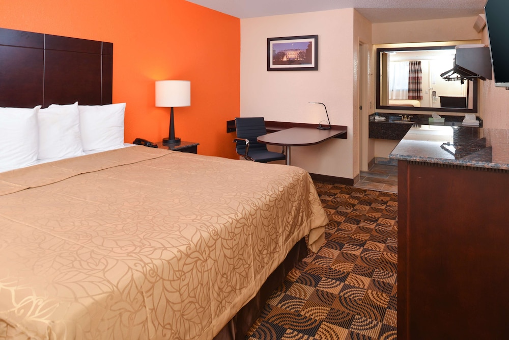 Business Room, 1 King Bed, Non Smoking - Photo 2
