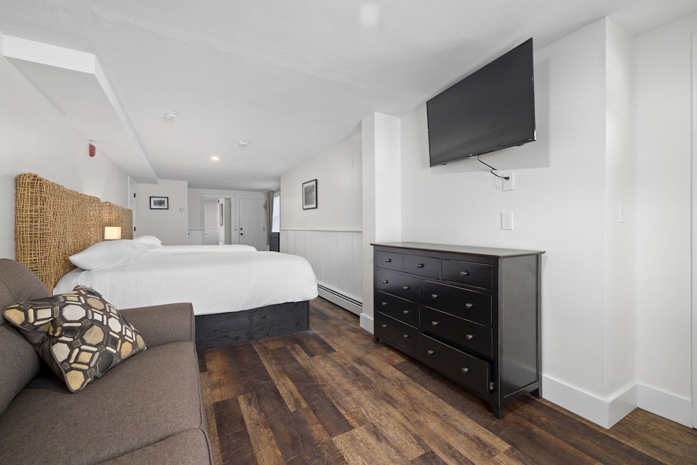 Deluxe Suite photo 2