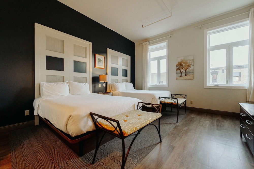Standard Room, 2 Queen Beds, Refrigerator, City View (No Elevator Access) photo 3