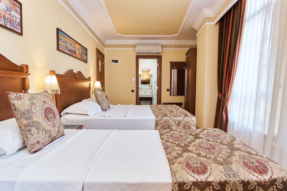 Standard Room, Multiple Beds, Non Smoking