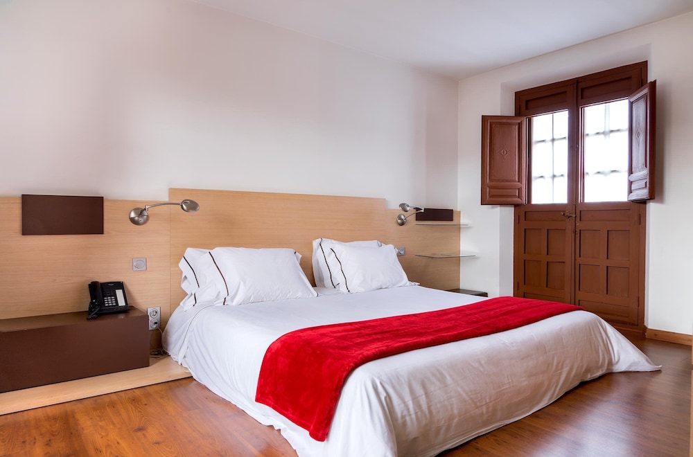 Suite - Photo 11