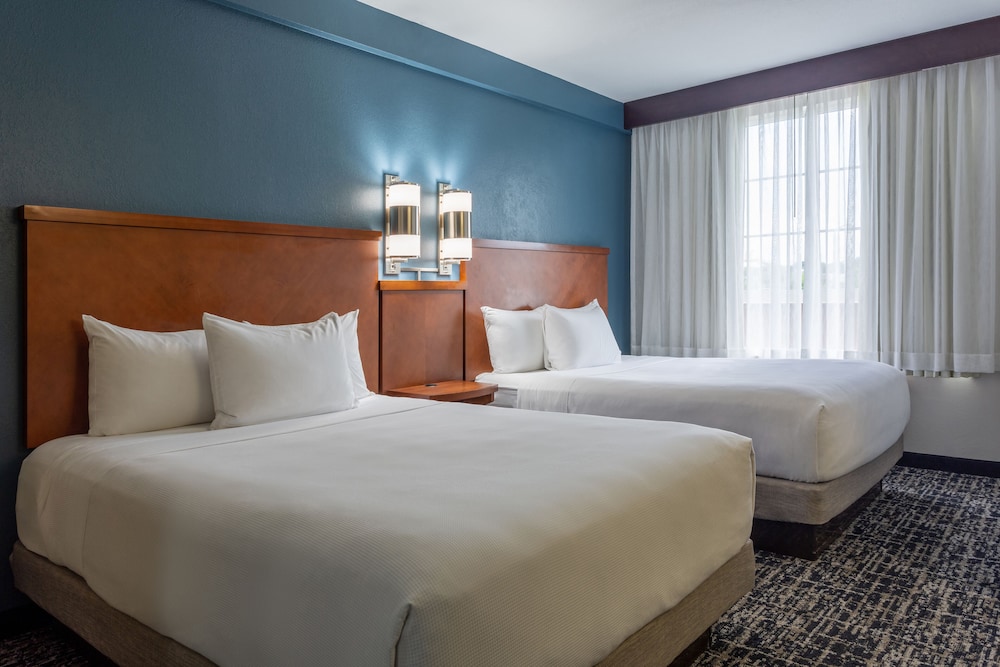 Standard Room, 2 Queen Beds - Photo 1