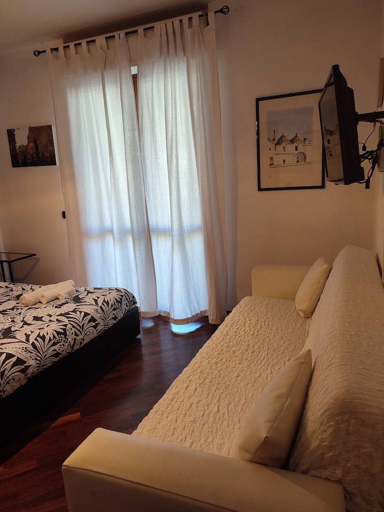 Deluxe Double Bedroom photo 2