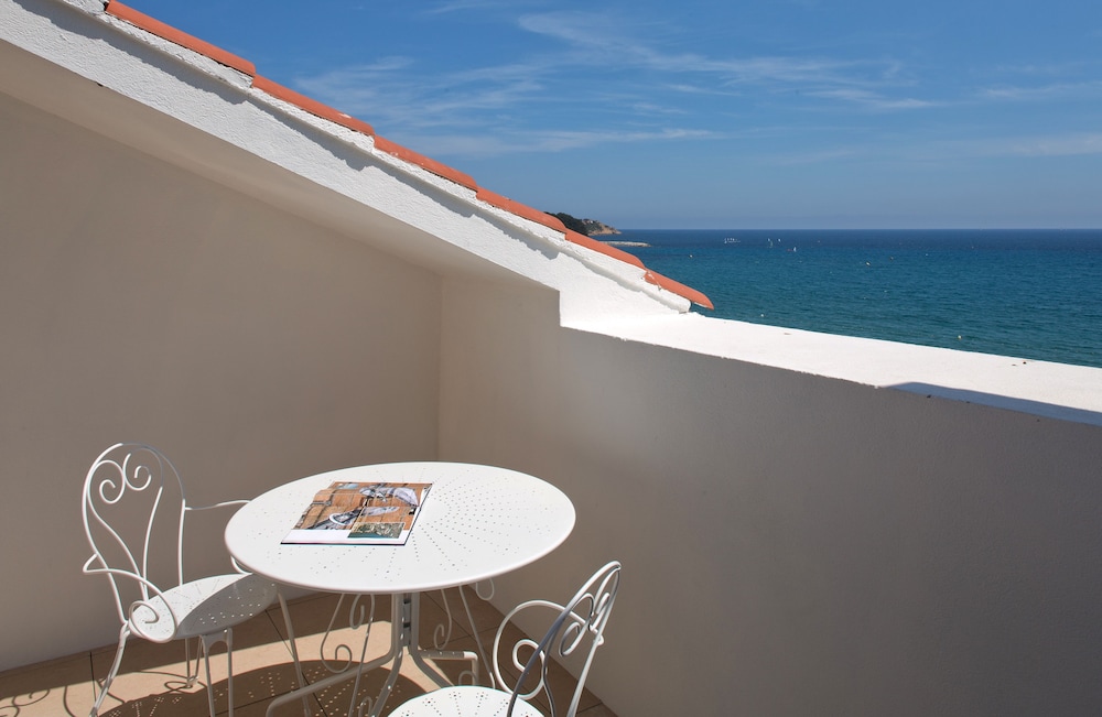 Suite, 1 King Bed (Tropezienne) photo 3