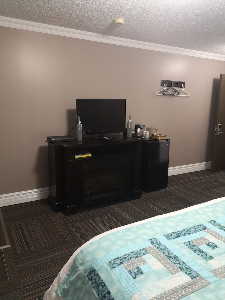 Luxury Suite, Jetted Tub photo 3