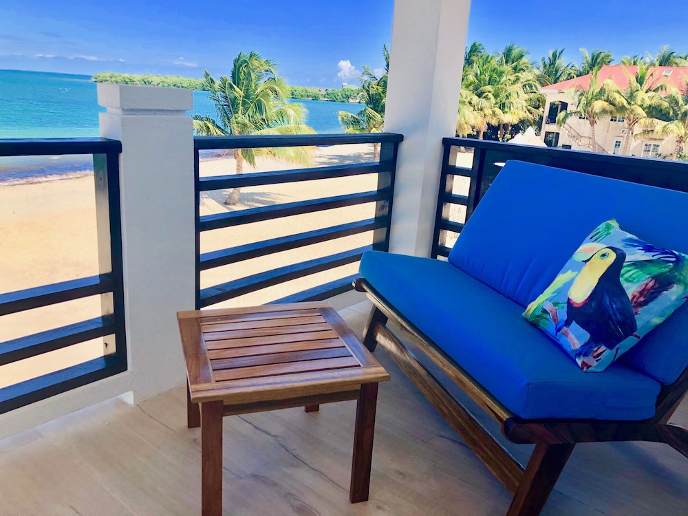 Exclusive Studio, 1 Queen Bed, Balcony, Beach View