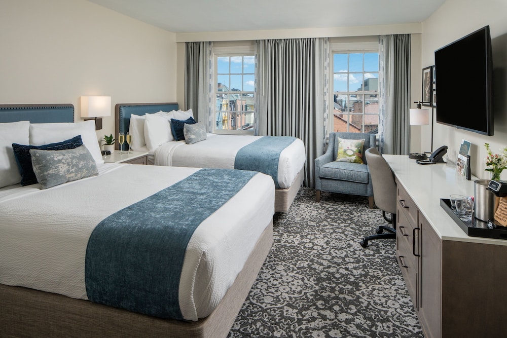 Room, 2 Queen Beds - Photo 1