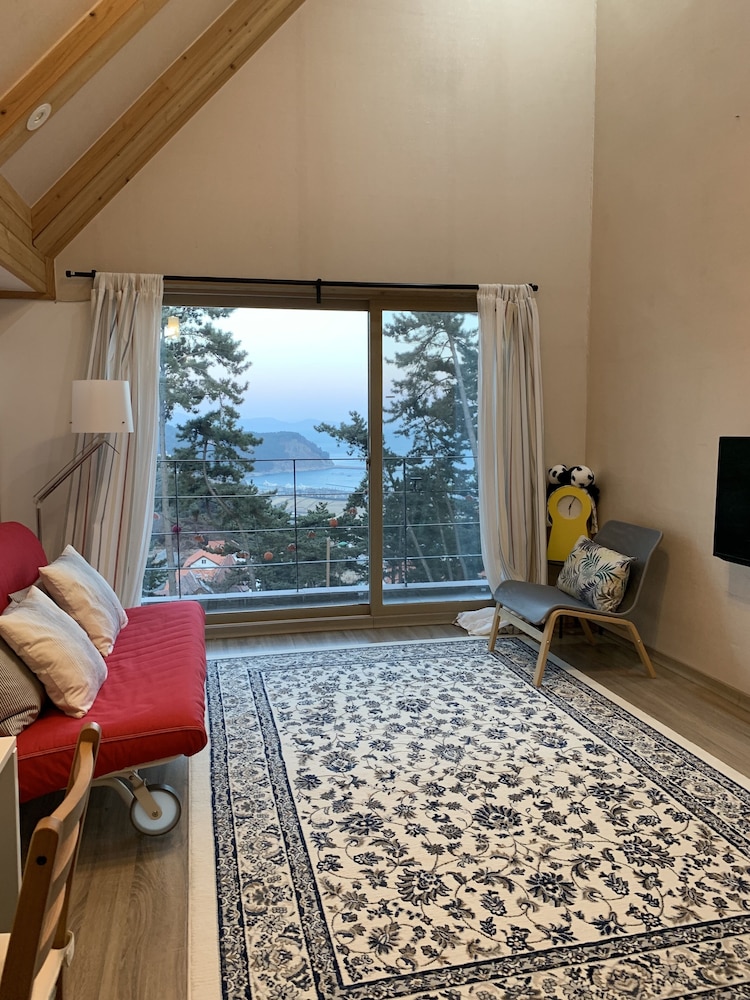 Basic Single Room photo 2