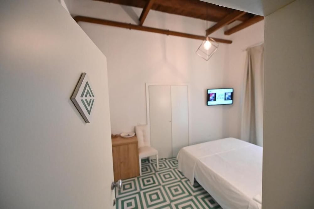 City Room photo 3