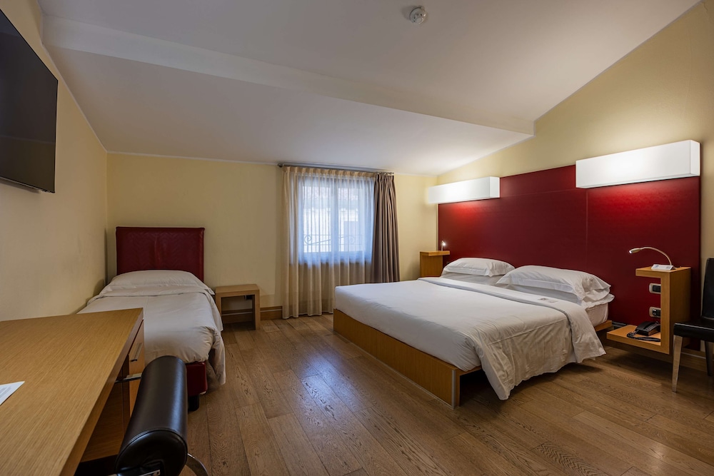 Superior Room, 1 King Bed (with Sofabed) - Photo 1