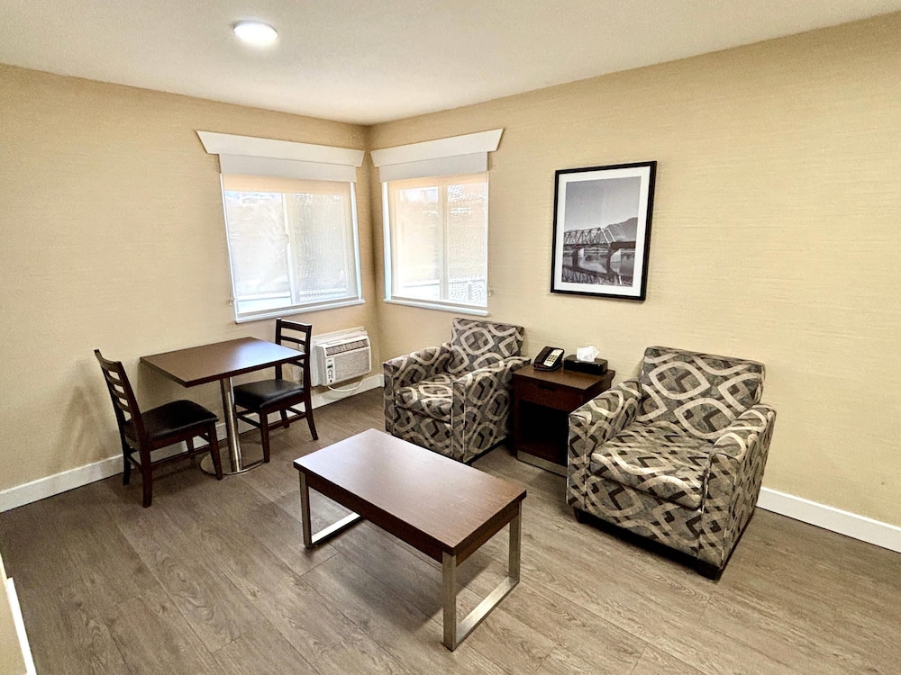 Suite, 1 Queen Bed, Non Smoking - Photo 6
