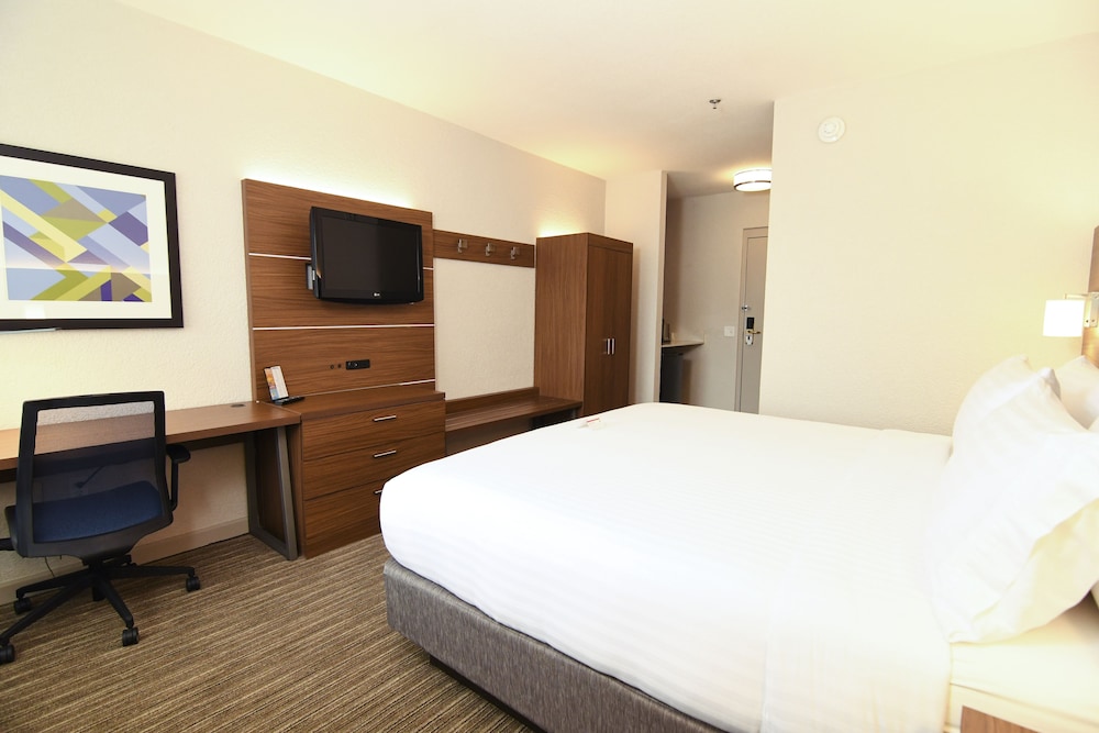 Standard Room, 1 King Bed - Photo 2