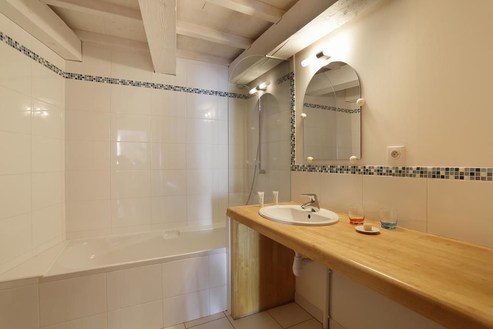 Superior Twin Room, Ensuite photo 2