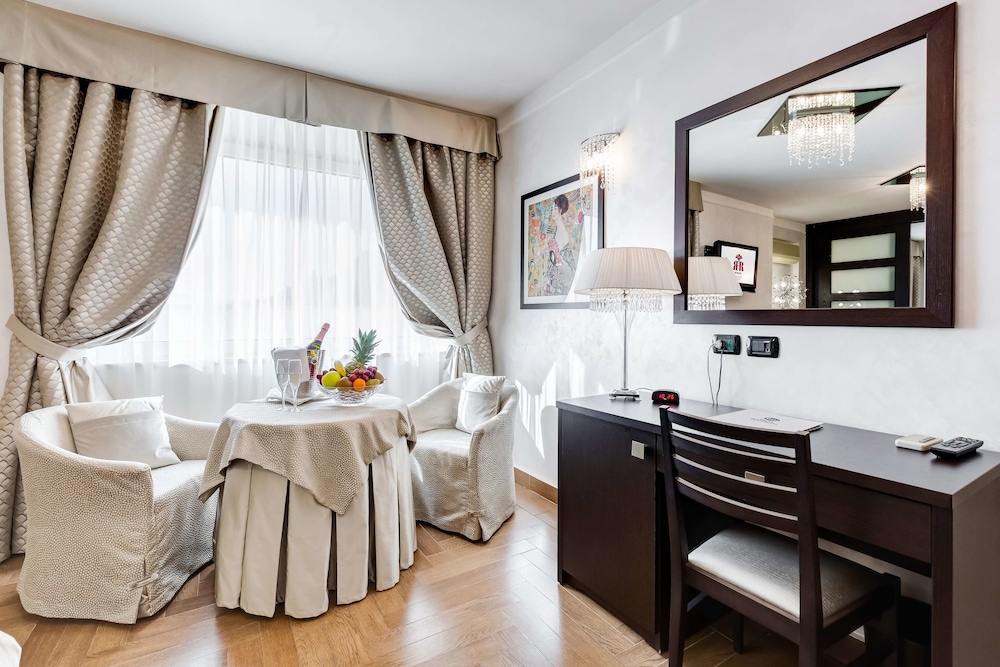 Suite, 1 King Bed, Jetted Tub - Photo 2