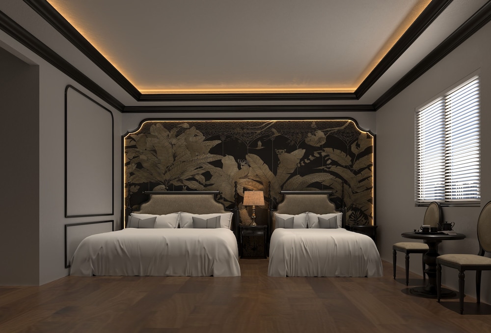 Deluxe Quadruple Room, 2 Queen Beds, City View