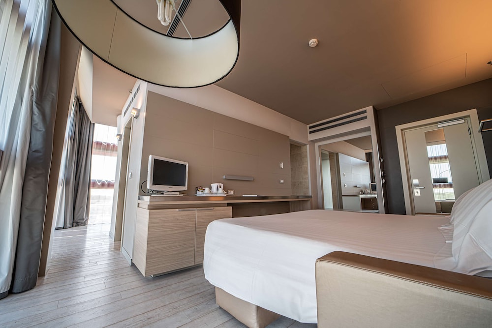 Family Suite, Multiple Beds, Non Smoking - Photo 1