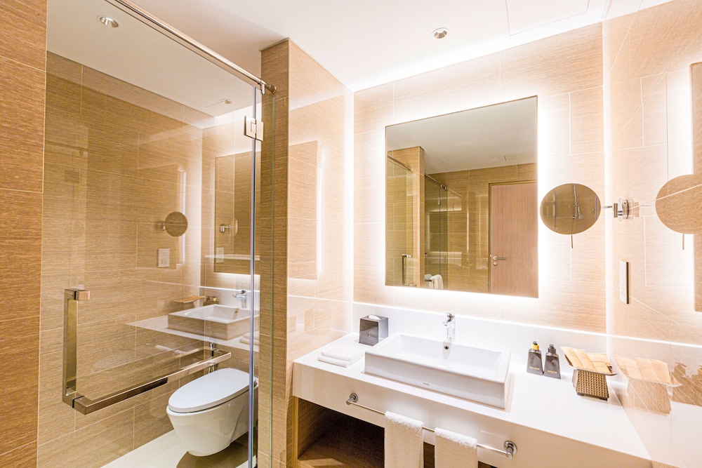 Superior Twin Room with City View - Photo 2