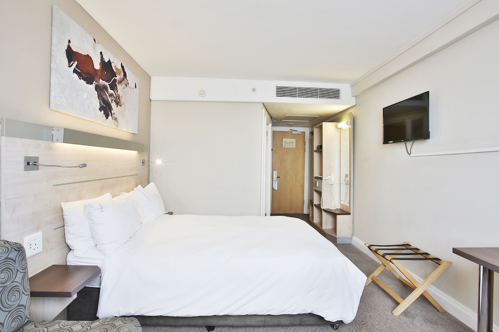 Standard Double Room, 1 Bedroom (Non Smoking Double Bed) - Photo 2