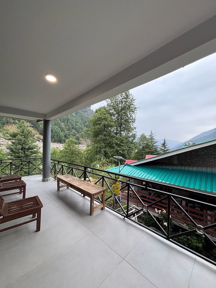 Deluxe Double Room, Balcony, Mountain View