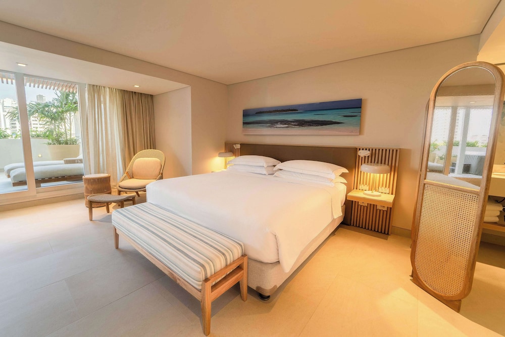 Premium Suite, 1 King Bed, Bay View photo 3