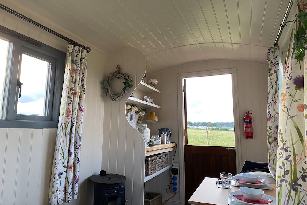 Comfort Cabin, 1 Double Bed, Garden View, Beachside photo 3