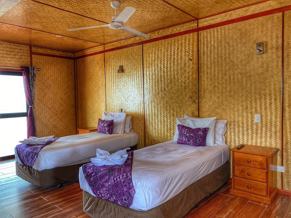 Deluxe Bungalow, Beachfront photo 1