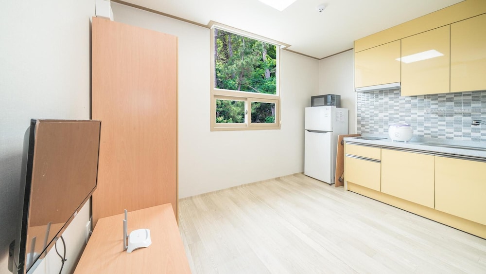 Basic Room, 1 Bedroom (Jeondudaechonma-eulbang) - Photo 7