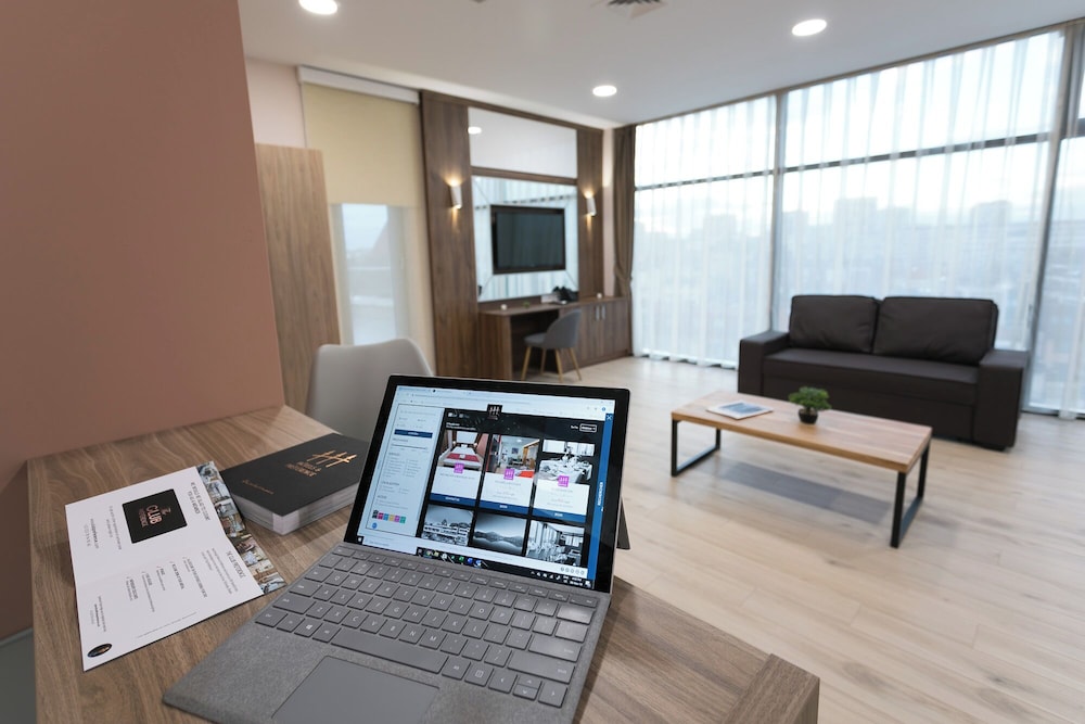 Family Studio, Balcony, City View photo 3