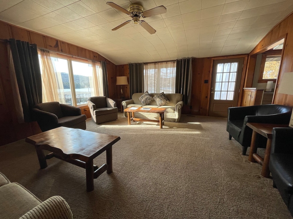 Chalet, 3 Bedrooms, Lake View photo 3