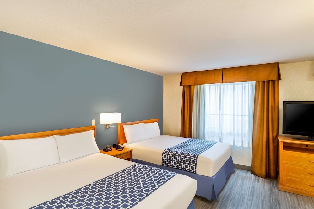 Standard Room, 2 Queen Beds - Photo 2