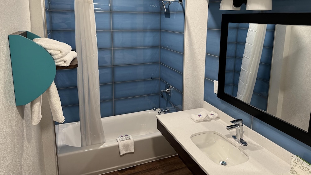 Deluxe Room, 2 Double Beds, Accessible, Non Smoking - Photo 7