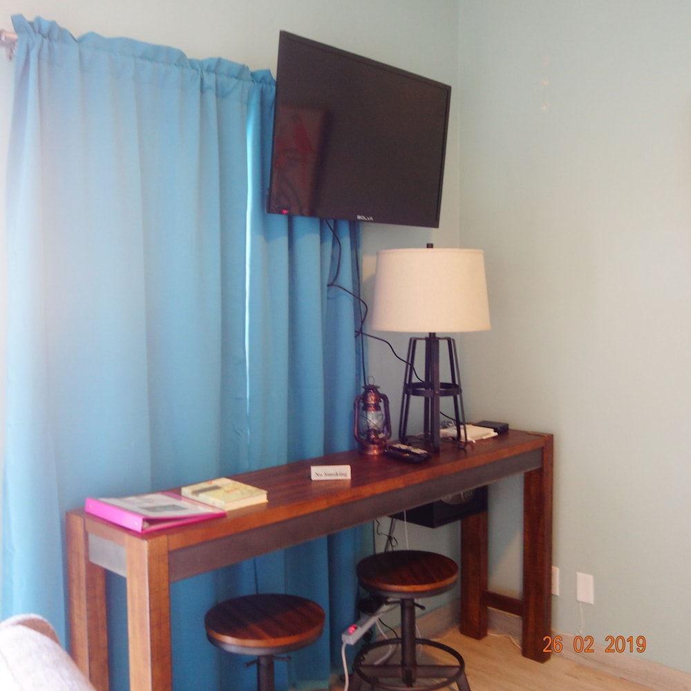 Standard Studio, 1 Queen Bed, Non Smoking, Pool View