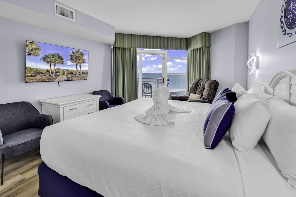Signature Condo, 2 Bedrooms, Balcony, Ocean View photo 3