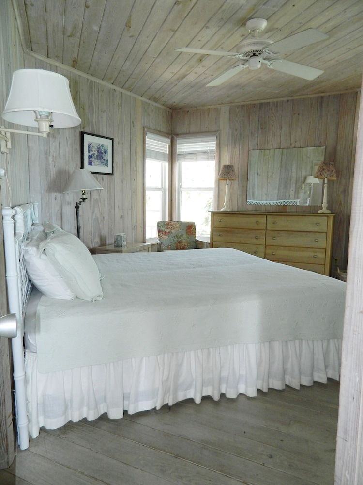 Apartment, 1 King Bed (Harbour View) photo 3