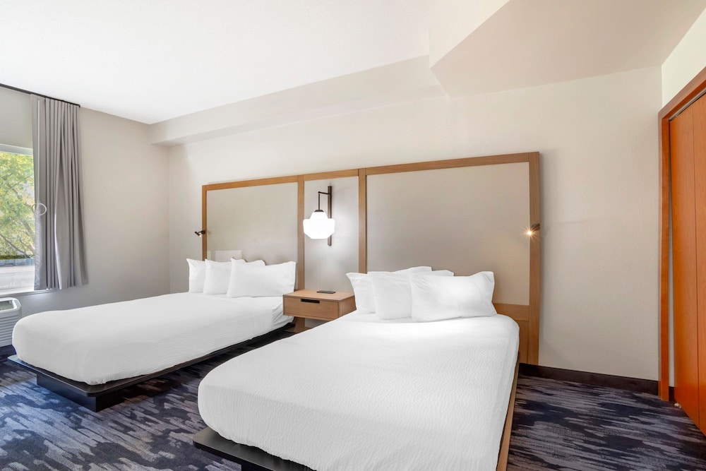 Room, 2 Double Beds - Photo 4