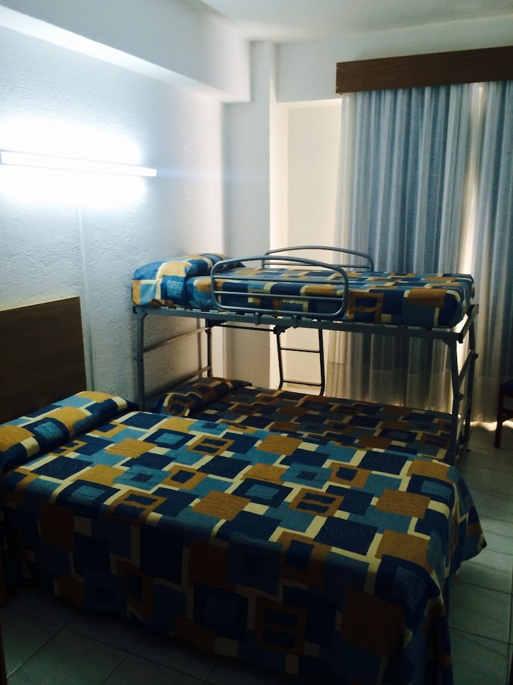 Habitación Cuádruple (2 adultos y 2 niños)