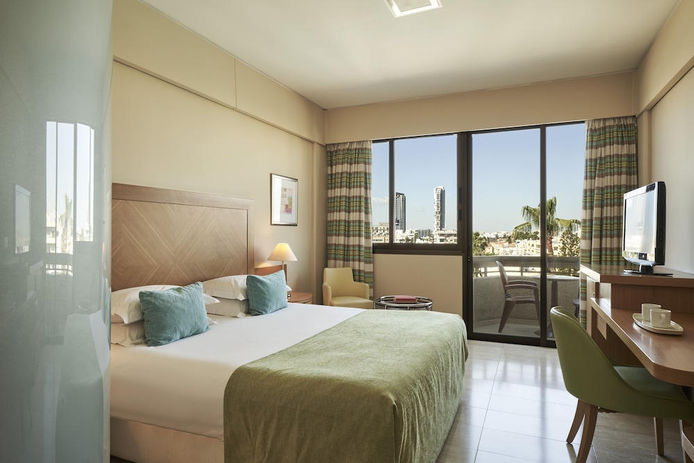 Twin / Double Room Inland View - Photo 3
