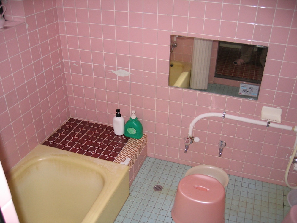 Economy Twin Room, Shared Bathroom photo 2