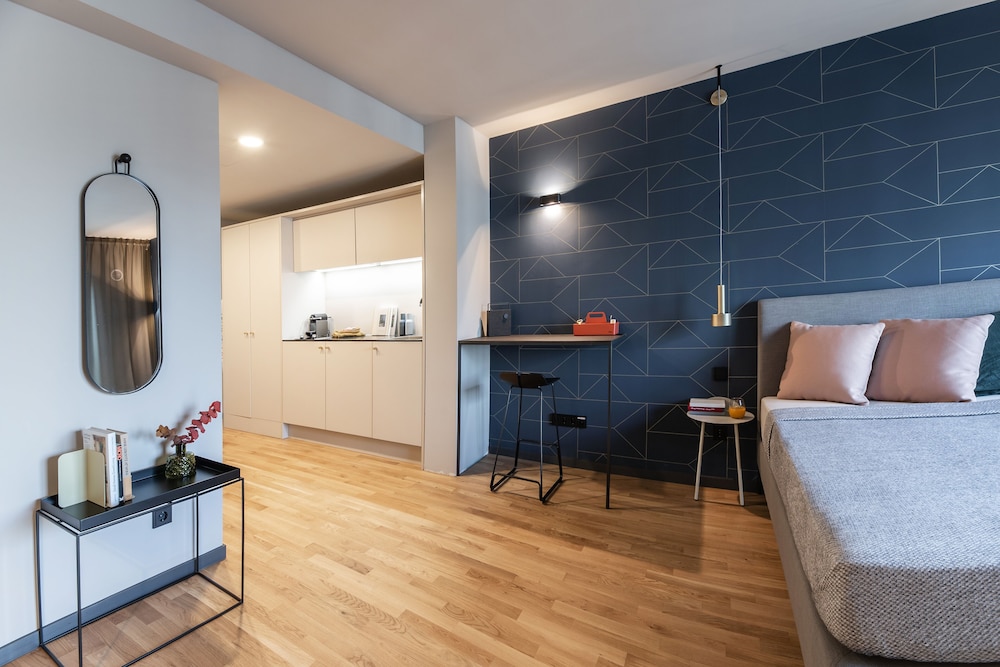 Luxury Apartment (L)