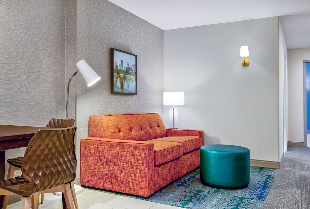 Suite, 1 Queen Bed, Accessible, Non Smoking (Hearing) - Photo 1