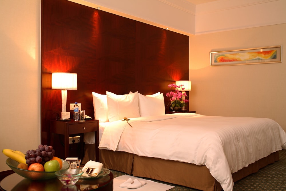 Superior Suite, 1 King Bed - Photo 7