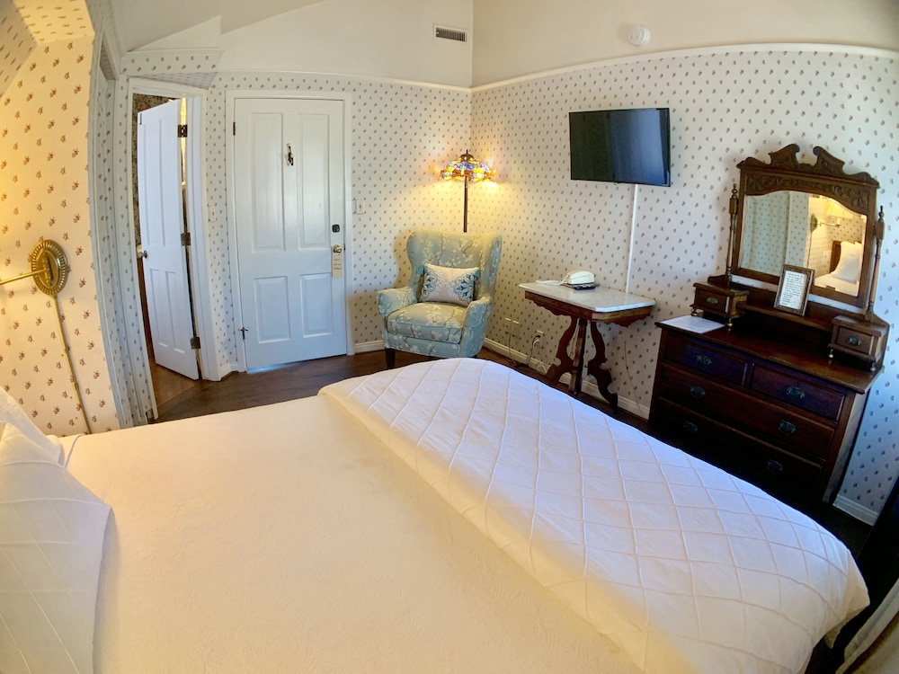 Room, Private Bathroom (Tiffany Room)