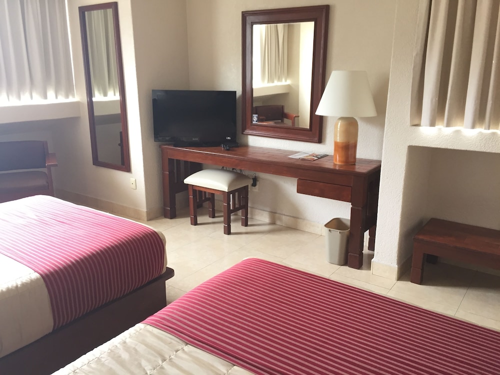 Standard Room, 2 Double Beds photo 2