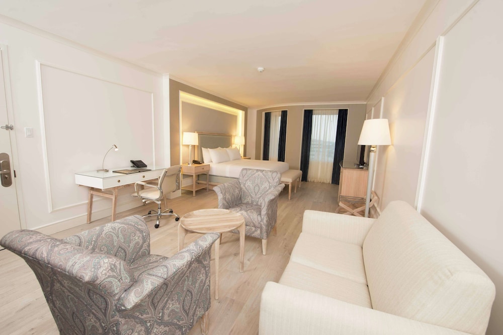 Junior Suite, 1 King Bed - Photo 1