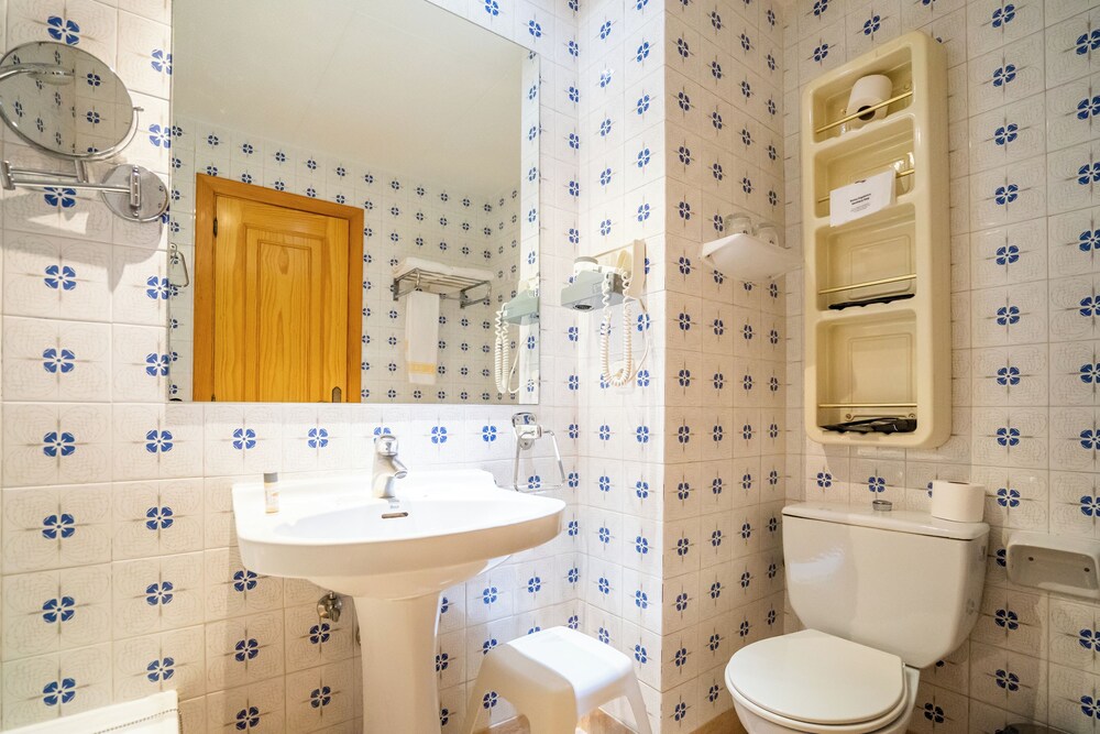 Standard Double or Twin Room (Individual) photo 3