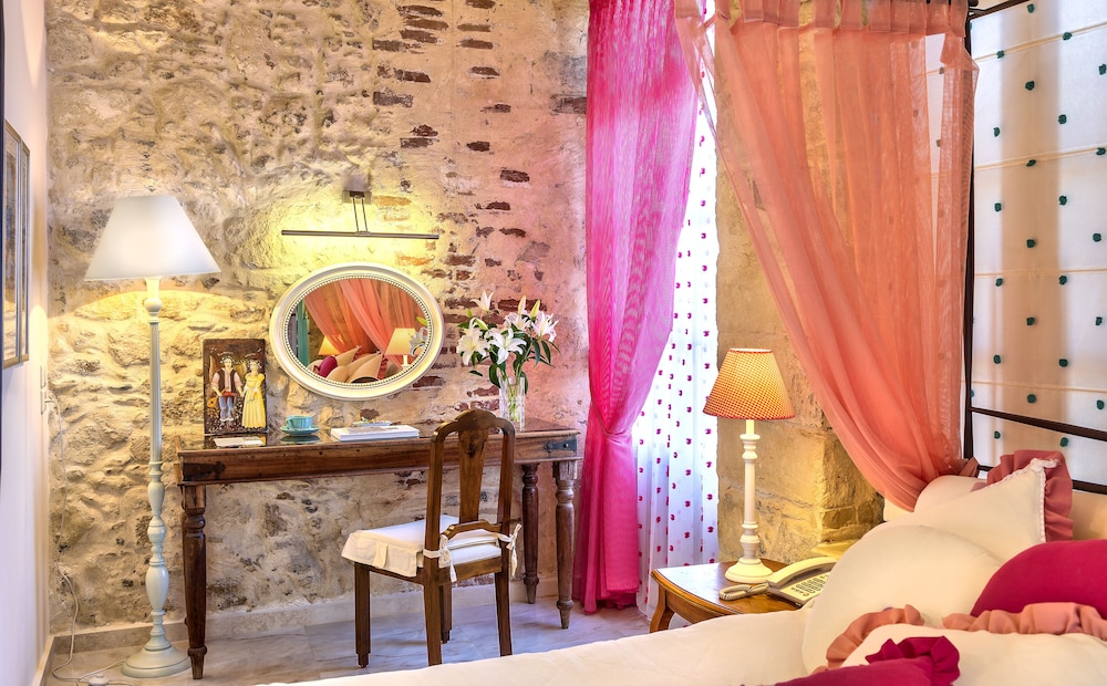 Executive Suite - Photo 24