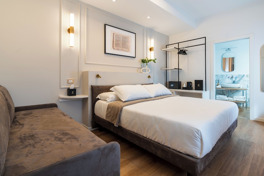 Double Room, 1 Queen Bed with Sofa bed, Non Smoking, Private Bathroom