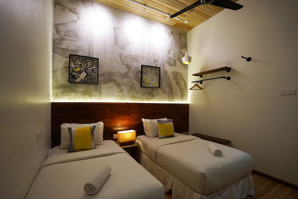Standard Twin Room, No Windows